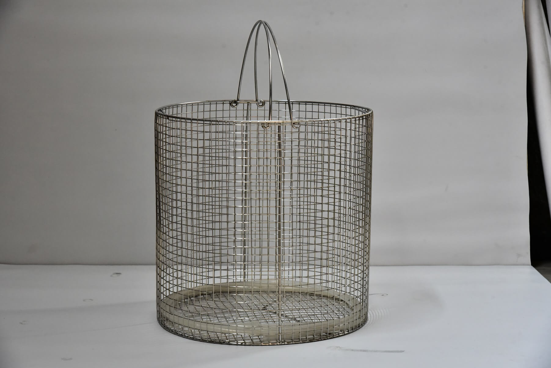 Vertical Pressure Steam Sterilizer wire mesh