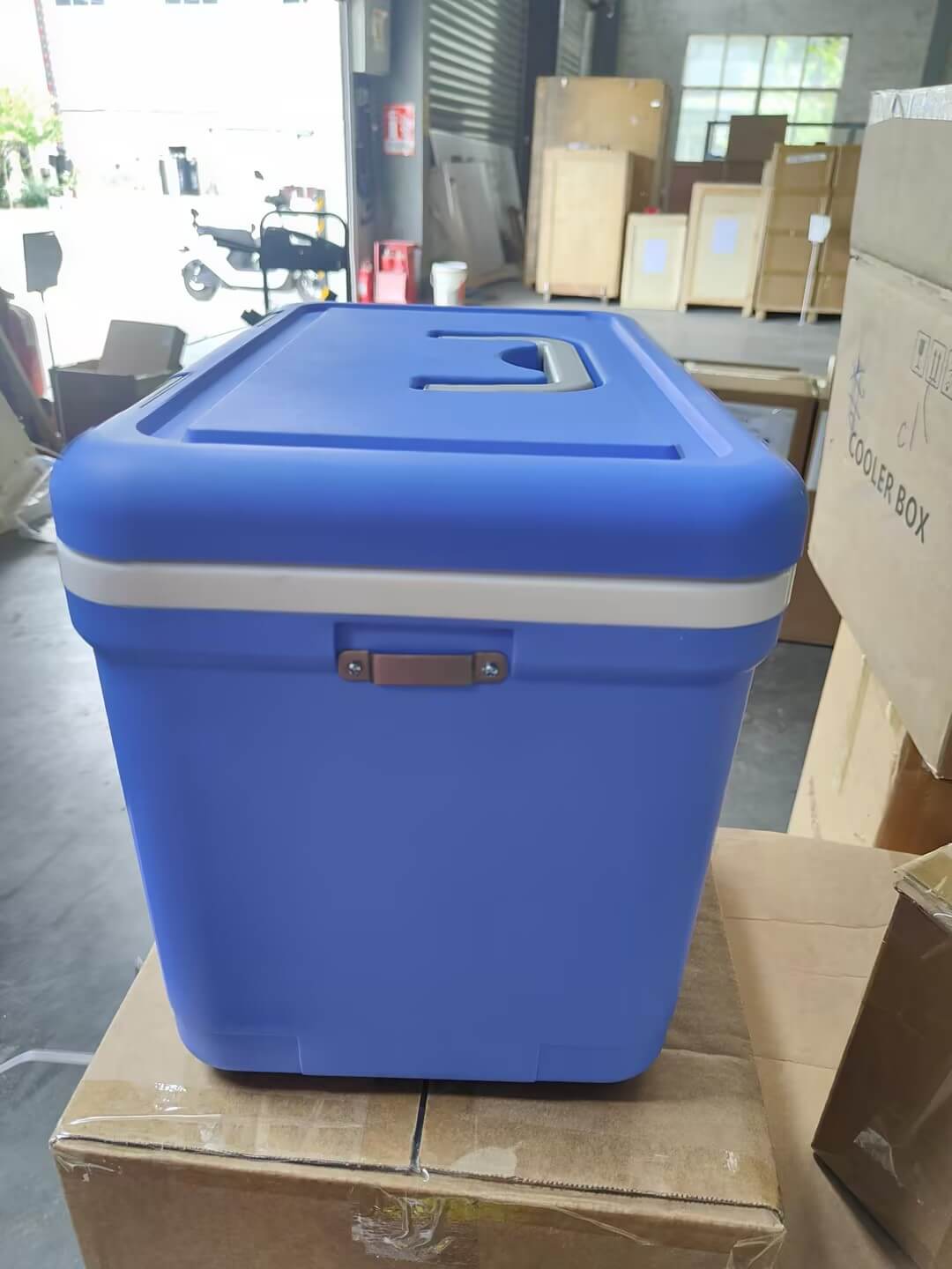 portable cooler box