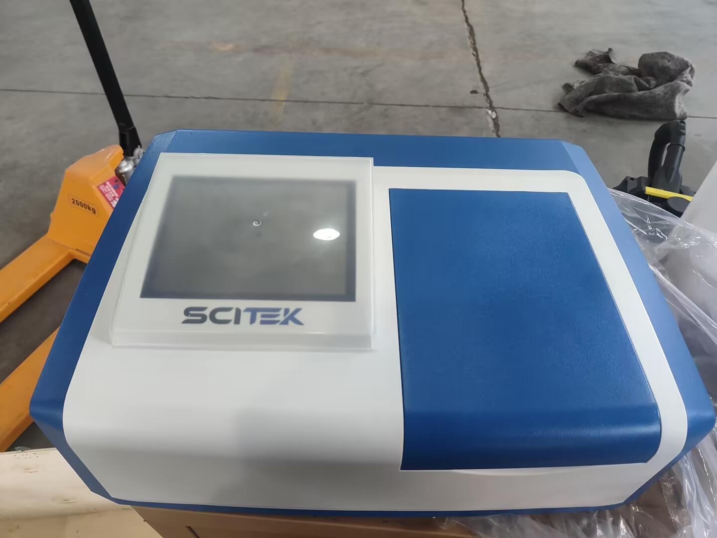 2 Double Beam UV Vis Spectrophotometer