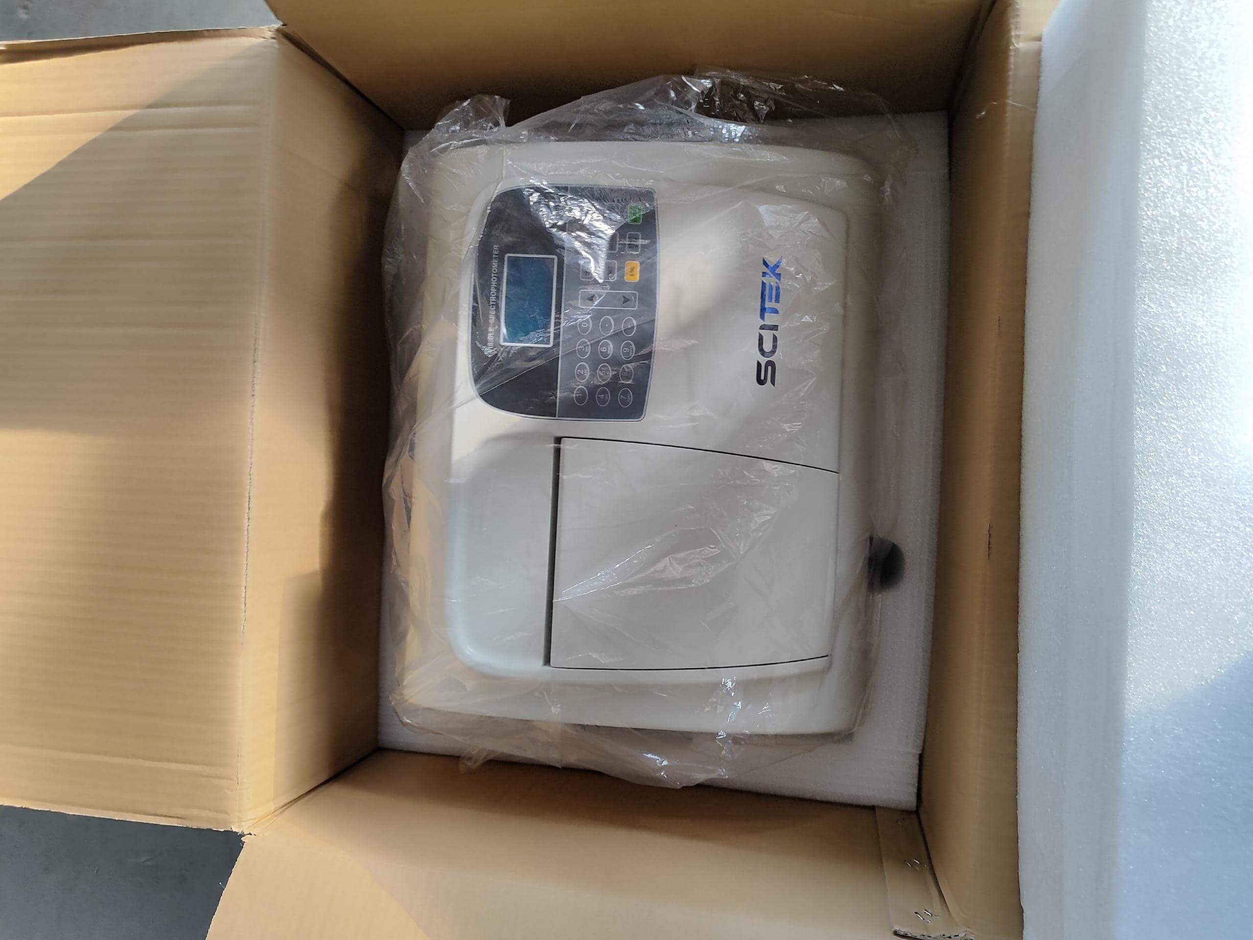 Single Beam Visible Spectrophotometer